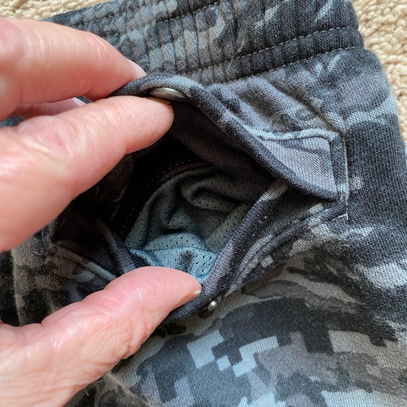 Boy’s Under Armour Black and Gray Camo Joggers - Picture 4 of 6